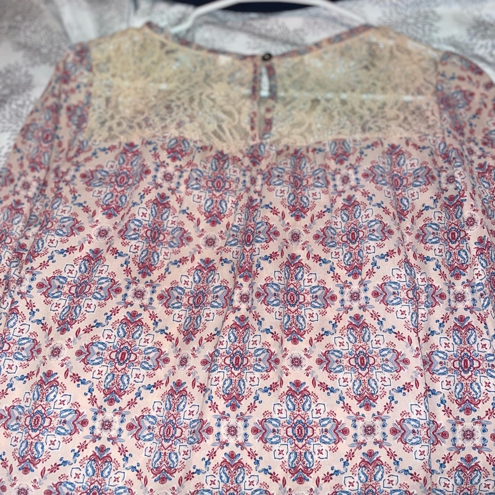 Patterned Blouse - Picture 5 of 5